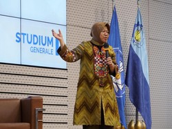 Mensos Risma Beri Penghargaan Pengabdian Luar Biasa ke ITS