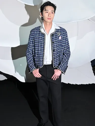 Park Seo Joon di Chanel show Paris Fashion Week