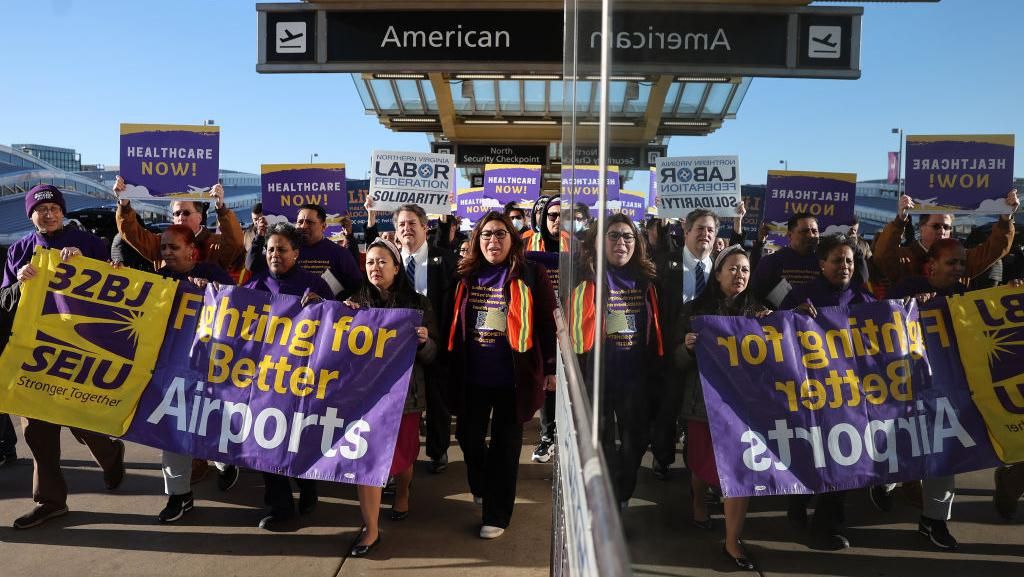 Pekerja Bandara di Virginia Demo Tuntut Bayaran Cuti-Perawatan Kesehatan Pekerja Bandara di Virginia Demo Tuntut Bayaran Cuti-Perawatan Kesehatan