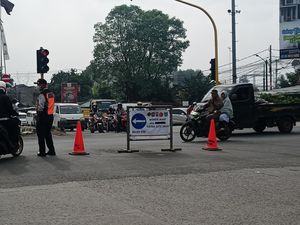 One Way di Simpang Viktor Tangsel, Banyak Pemotor Lawan Arus Pagi Ini