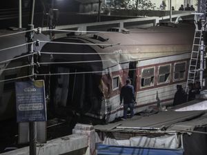 Penampakan Kereta Api di Mesir Tergelincir, Tewaskan 2 Orang