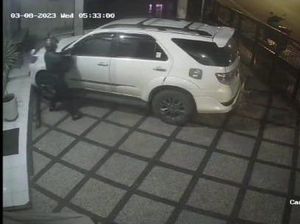 Maling Congkel Spion Fortuner Anggota DPRD Bogor, Beraksi Cuma Semenit Maling Congkel Spion Fortuner Anggota DPRD Bogor, Beraksi Cuma Semenit
