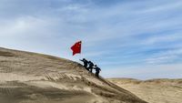 Perjuangan Polisi China Patroli di Tengah Gurun Altay