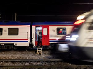 Nestapa Korban Gempa Turki Berlindung di Gerbong Kereta Api
