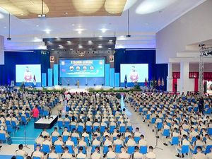 Potret Ribuan Praja Mengikuti Stadium General IPDN Potret Ribuan Praja Mengikuti Stadium General IPDN