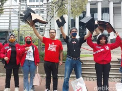 PSI Koyak Kardus Hitam Depan MK Tolak Pemilu Coblos Partai, Ini Artinya
