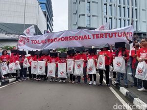 Tolak Sistem Pemilu Tertutup, PSI Gelar Aksi di MK