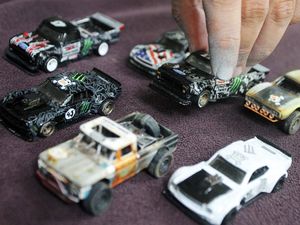 Raup Cuan dari Miniatur Mobil Balap, Dibanderol hingga Rp 2 juta Raup Cuan dari Miniatur Mobil Balap, Dibanderol hingga Rp 2 juta