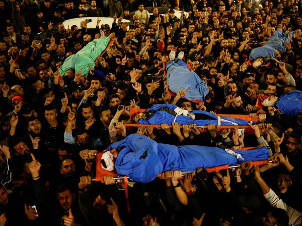 Haru Ribuan Warga Palestina Antar Jenazah Korban Penyerangan Israel