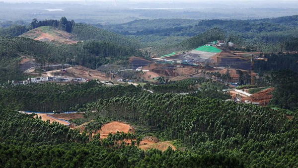 Tengok Penampakan dari Udara Proyek IKN Nusantara Pemerintah melalui Kementerian PUPR terus mempercepat pembangunan Ibu Kota Negara (IKN) Nusantara. Yuk tengok progres terkini proyek di Kalimantan Timur tersebut.