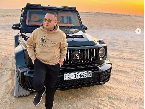 Gaya Hedon Wahyu Kenzo: Pose di Mobil Mewah Sebelum Jadi Tersangka Investasi Bodong