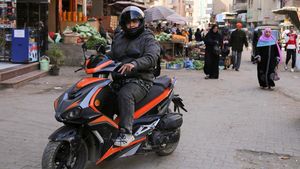 Wanita Ini Buka Jasa Ojek Khusus Perempuan di Mesir