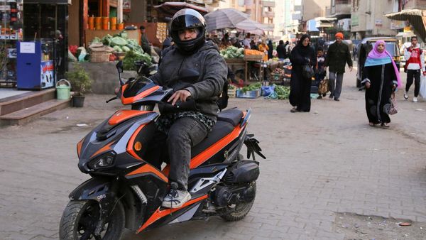 Wanita Ini Buka Jasa Ojek Khusus Perempuan di Mesir