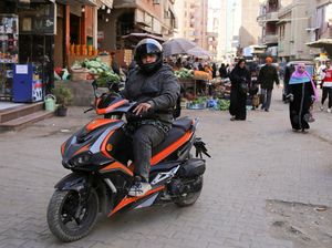 Wanita Ini Buka Jasa Ojek Khusus Perempuan di Mesir