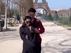 Bukan Dilamar, Klarifikasi Wika Salim Diberi Cincin oleh Pacar di Paris