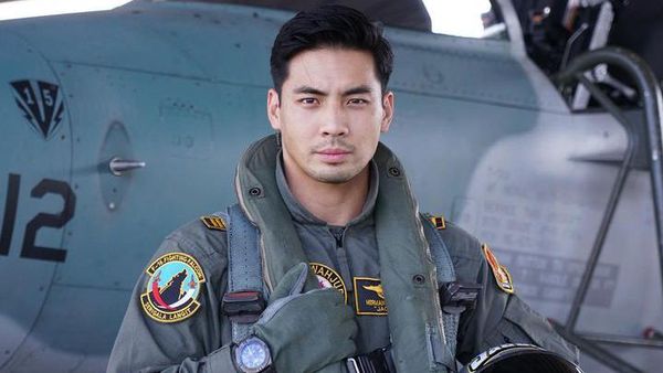 8 Foto Yoshi Sudarso, Aktor Indonesia yang Akting Bareng Brad Pitt