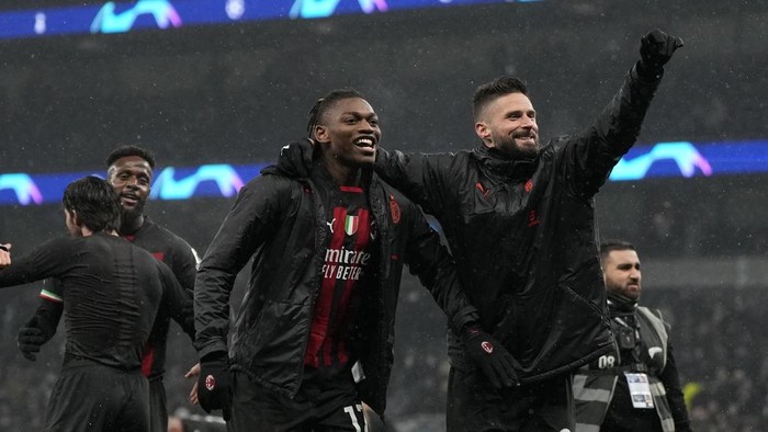 AC Milan's Olivier Giroud, right, and AC Milan's Rafael Leao celebrate at the end of the Champions League round of 16 second leg soccer match between Tottenham Hotspur and AC Milan at the Tottenham Hotspur stadium in London, Wednesday, March 8, 2023. The match ended 0-0 with Milan progressing 1-0 on aggregate. (AP Photo/Alastair Grant)