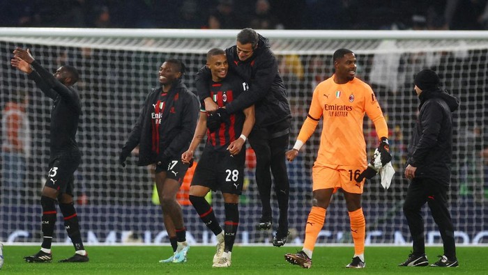 Soccer Football - Champions League - Round of 16 - Second Leg - Tottenham Hotspur v AC Milan - Tottenham Hotspur Stadium, London, Britain - March 8, 2023  AC Milans Malick Thiaw celebrates after the match Action Images via Reuters/Paul Childs