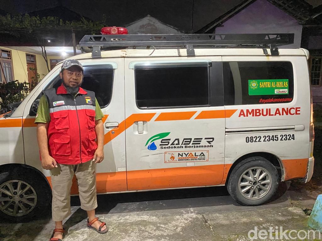 Berbincang dengan Aipda Wirawan Polisi Penyedia Ambulans Gratis di Sukoharjo Berbincang dengan Aipda Wirawan Polisi Penyedia Ambulans Gratis di Sukoharjo