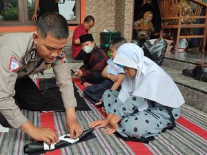 Jatuh Bangun Bripka Puguh Rintis Sekolah bagi Anak Difabel di Blora