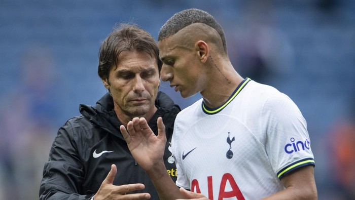 GLASGOW, SCOTLAND - JULY 23: Tottenham Hotspur manager Antonio Conte and Richarlison greet each other after the Pre-Season Friendly between Rangers and Tottenham Hotspur at Ibrox Stadium on July 23, 2022 in Glasgow, Scotland. (Photo by Visionhaus/Getty Images)