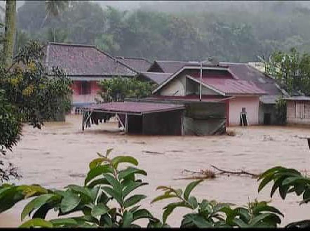 Banjir Bandang di Lahat, Akses Jalan Bengkulu-Sumsel Terputus!