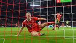 Foto: Di Garis Gawang De Ligt Beraksi, Bikin PSG Gigit Jari