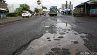 Diguyur Hujan, Jalan Raya Kalimalang Bekasi Rusak dan Berlubang