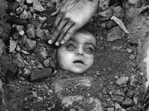 Hiii! Foto Menyeramkan Ini Punya Kisah Nyata yang Tak Kalah Mengerikan