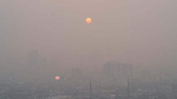 Gegara Polusi Udara, Pagi Hari di Bangkok Jadi Gelap