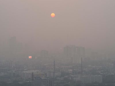 Gegara Polusi Udara, Pagi Hari di Bangkok Jadi Gelap