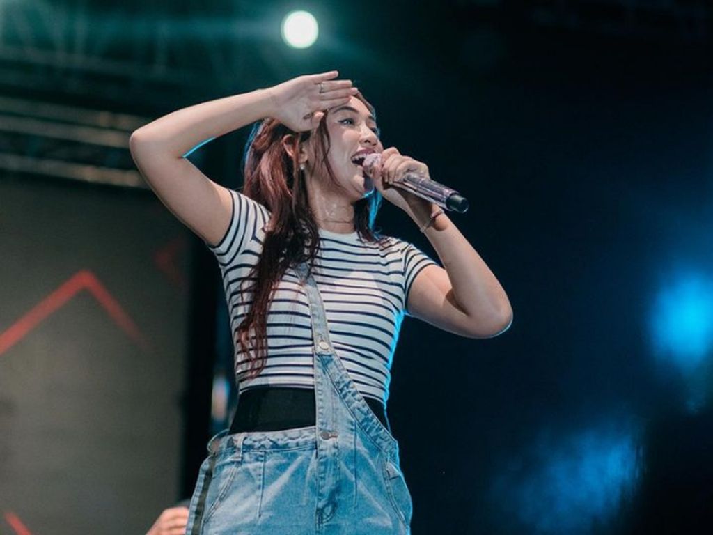 Lirik dan Chord Lemah Teles yang Dipopulerkan oleh Happy Asmara Lirik dan Chord Lemah Teles yang Dipopulerkan oleh Happy Asmara