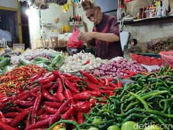 Harga Sembako Jatim 22 April 2025: Cabai Besar Naik, Bawang Merah Turun