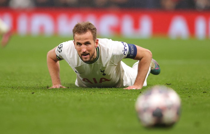 LONDON, ENGLAND - MARCH 08:  Harry Kane of Tottenham Hotspur looks dejected during the UEFA Champions League round of 16 leg two match between Tottenham Hotspur and AC Milan at Tottenham Hotspur Stadium on March 08, 2023 in London, England. (Photo by James Gill - Danehouse/Getty Images)