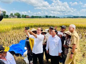 Selfie Bareng Prabowo dan Ganjar di Kebumen, Jokowi: Kebetulan Selfie Bareng Prabowo dan Ganjar di Kebumen, Jokowi: Kebetulan