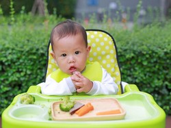 5 Makanan Sehat untuk Bantu Pertumbuhan Gigi Si Kecil