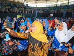 Khofifah Apresiasi Guru PAUD Sebagai Agen Penggerak Jatim Bebas Stunting