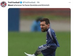 Messi yang mengerikan bagi lawan mungkin tampak cuma kurcaci di mata pemain Bayern, mudah diredam. (Foto: Twitter @TrollFootball)