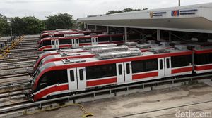 Mengintip Kereta LRT Jabodebek Beristirahat