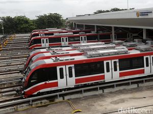 Mengintip Kereta LRT Jabodebek Beristirahat