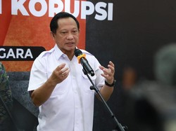 Sekda Riau Dipanggil Kemendagri Buntut Istri-Anak Pamer Kemewahan