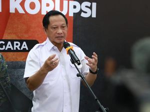 Sekda Riau Dipanggil Kemendagri Buntut Istri-Anak Pamer Kemewahan Sekda Riau Dipanggil Kemendagri Buntut Istri-Anak Pamer Kemewahan