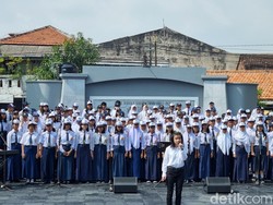 Wali Kota Perintahkan Lagu Indonesia Raya Diputar Setiap Hari di Surabaya