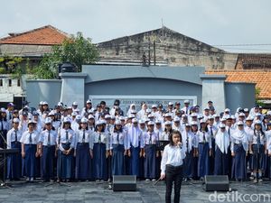 Wali Kota Perintahkan Lagu Indonesia Raya Diputar Setiap Hari di Surabaya Wali Kota Perintahkan Lagu Indonesia Raya Diputar Setiap Hari di Surabaya