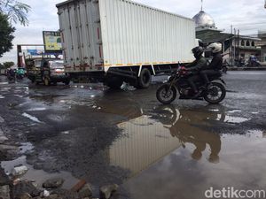 Jalan Rusak Kranji Bakal Dibeton, Got Tak Dibangun karena Anggaran Kurang