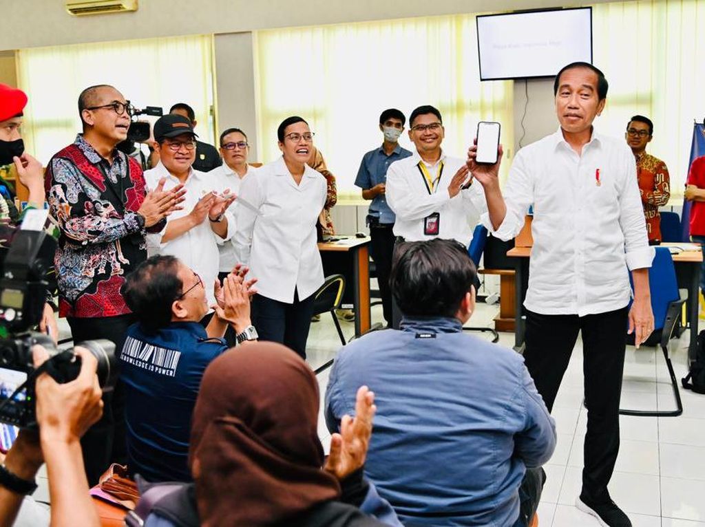 Sambangi Kantor Pajak, Jokowi Kaget Masih Ada Antrean Lapor SPT