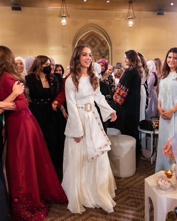 Putri Iman di acara henna party jelang hari pernikahannya dengan Jameel Alexander Thermiotis