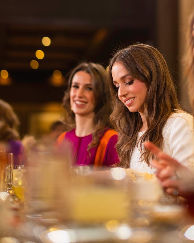 Rajwa Al Saif dan Putri Iman/ Foto: Facebook/QueenRania Rajwa Al Saif di acara henna party Putri Iman