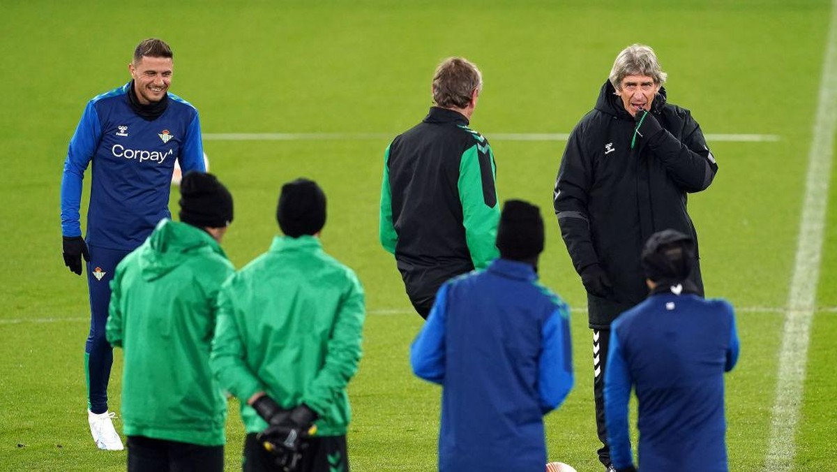 Pelatih Real Betis Manuel Pellegrini pantang anggap remeh Man United (PA Images via Getty Images/Martin Rickett - PA Images)