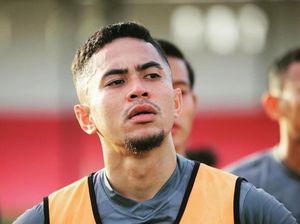Reva Adi Sharing Kelemahan PSM Makassar ke Pemain Persebaya Reva Adi Sharing Kelemahan PSM Makassar ke Pemain Persebaya